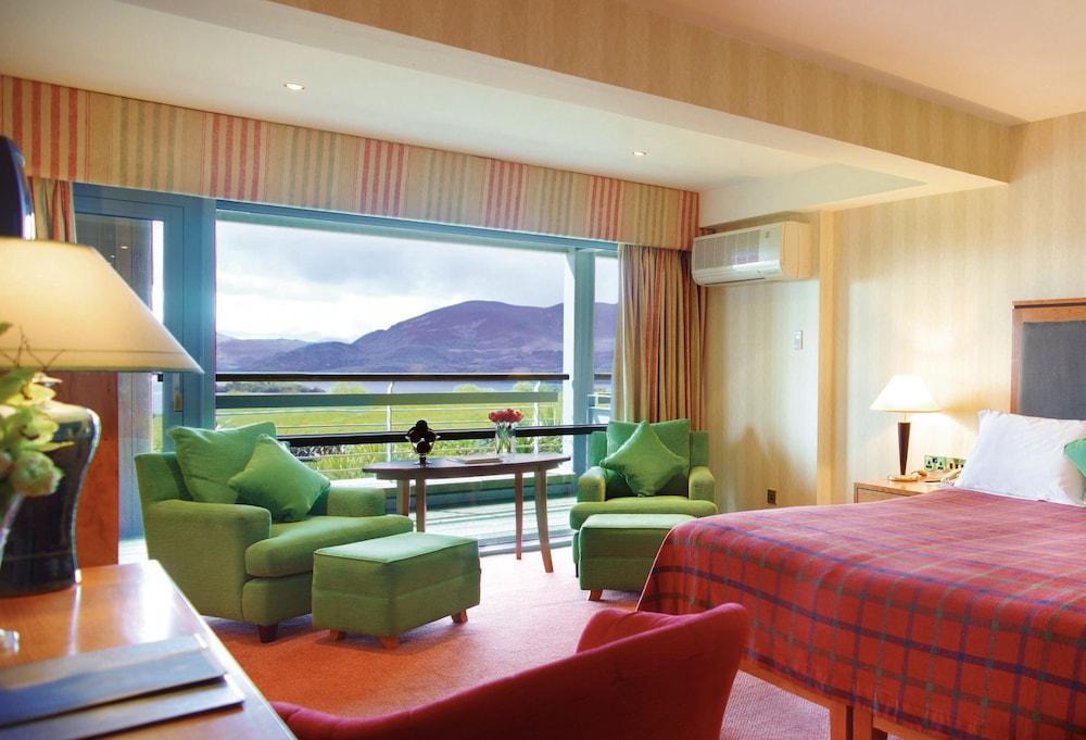 Aghadoe Heights Hotel & Spa Киларни Екстериор снимка A room at the Killarney International Hotel